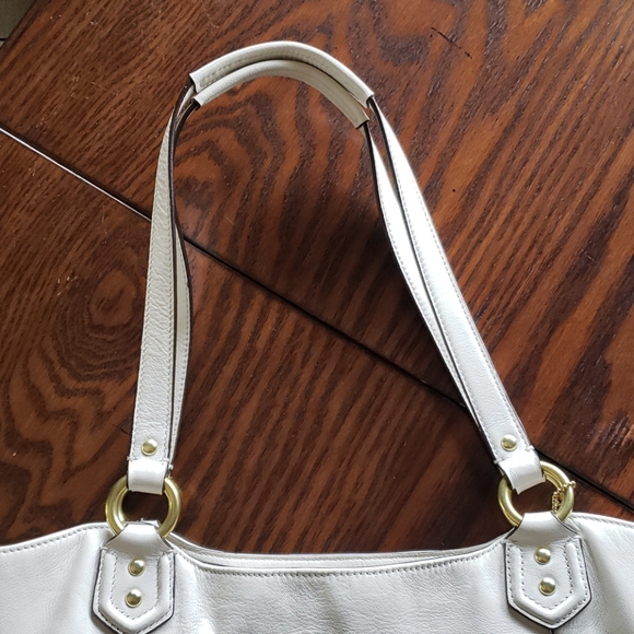 Coach purse, white leather, champagne lining - Picture 2 of 10